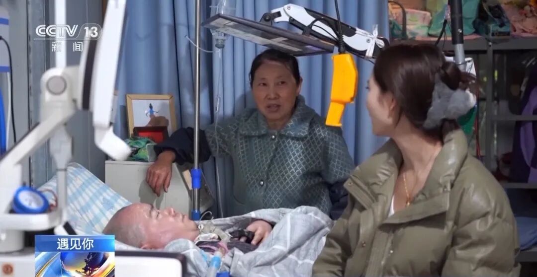 1774235338167439.jpg 仅一根手指一根脚趾能动,他却和母亲建起一座农场!9.jpg